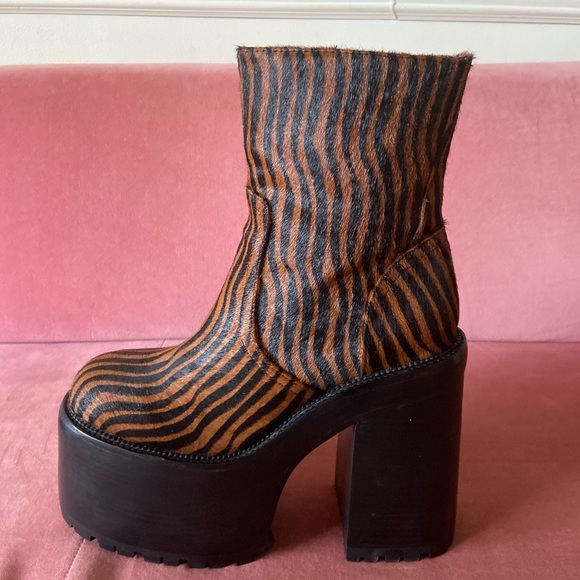 jeffrey campbell deadz platform boots